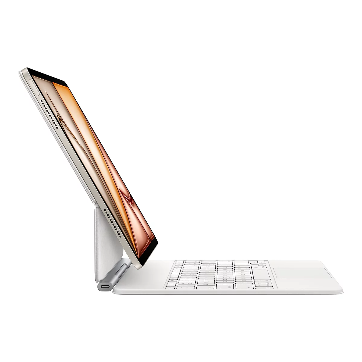 Ein silbernes Tablet mit einer angebrachten Tastatur, die zusammengeklappt einen Winkel bildet. Das Tablet ist im Winkel platziert und zeigt sein Display.