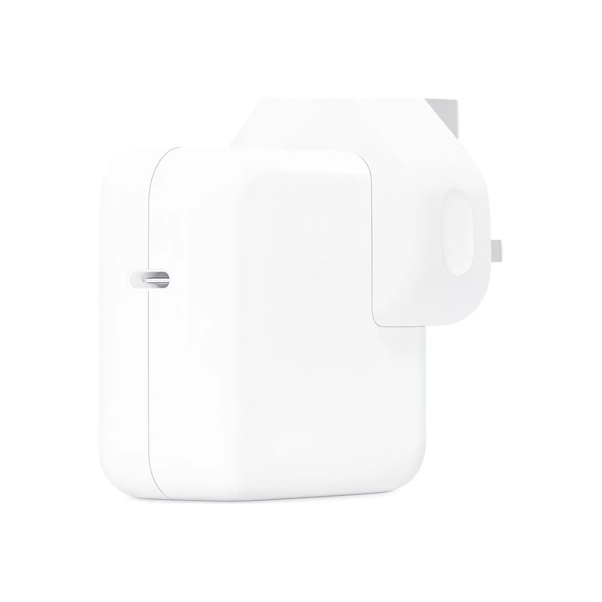Weißes USB-C Netzteil mit Steckdosenadapter vor weißem Hintergrund.