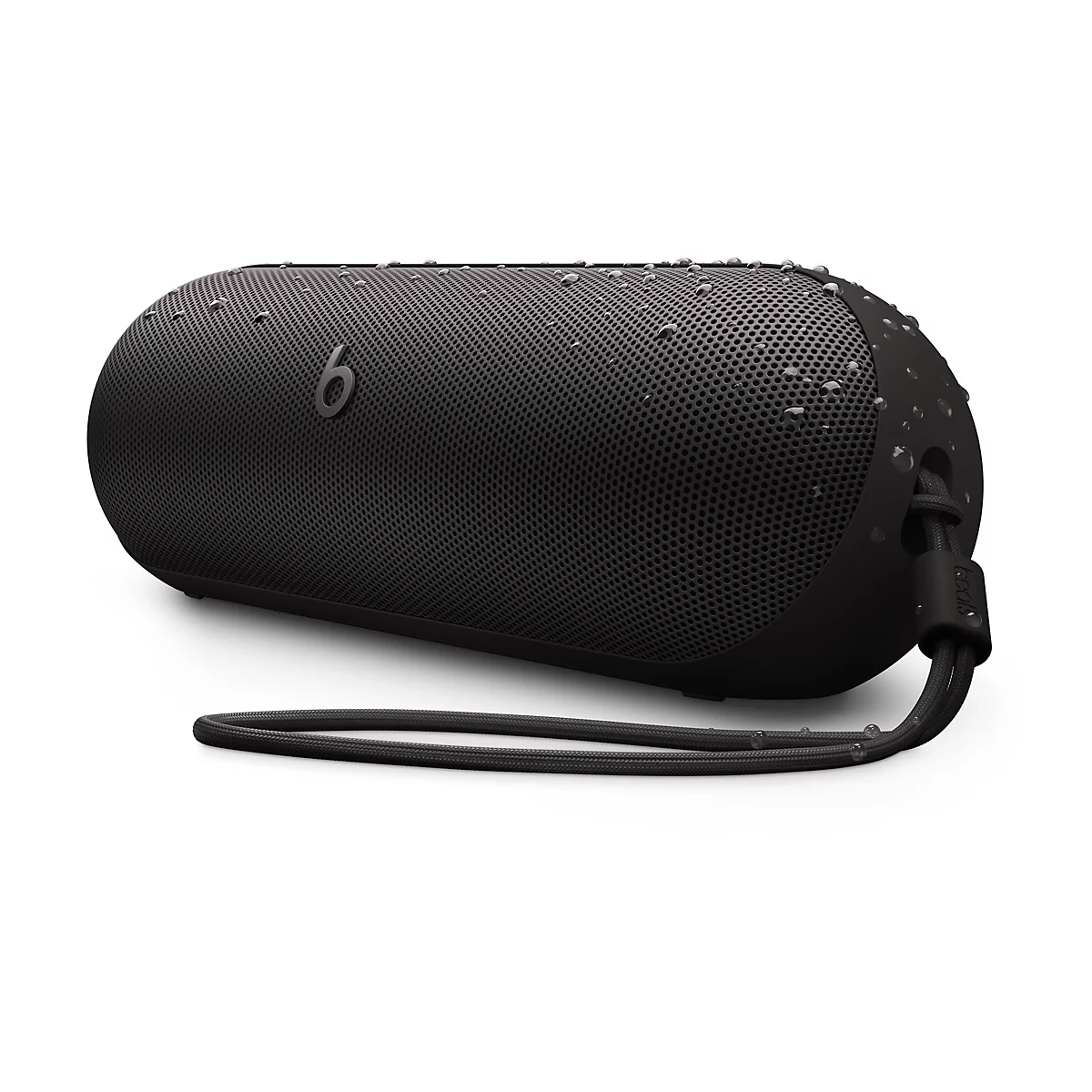 Haut-parleur Beats noir avec effets d'eau. Le logo Beats, la sangle de transport et les gouttelettes d'eau sont visibles.