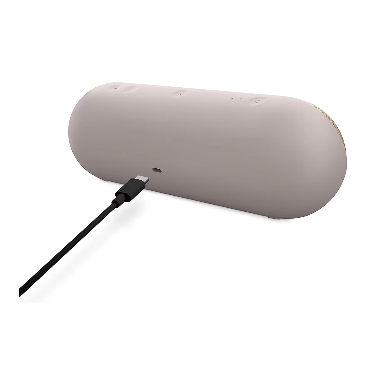 Haut-parleur beige avec câble de chargement noir, isolé sur fond blanc.