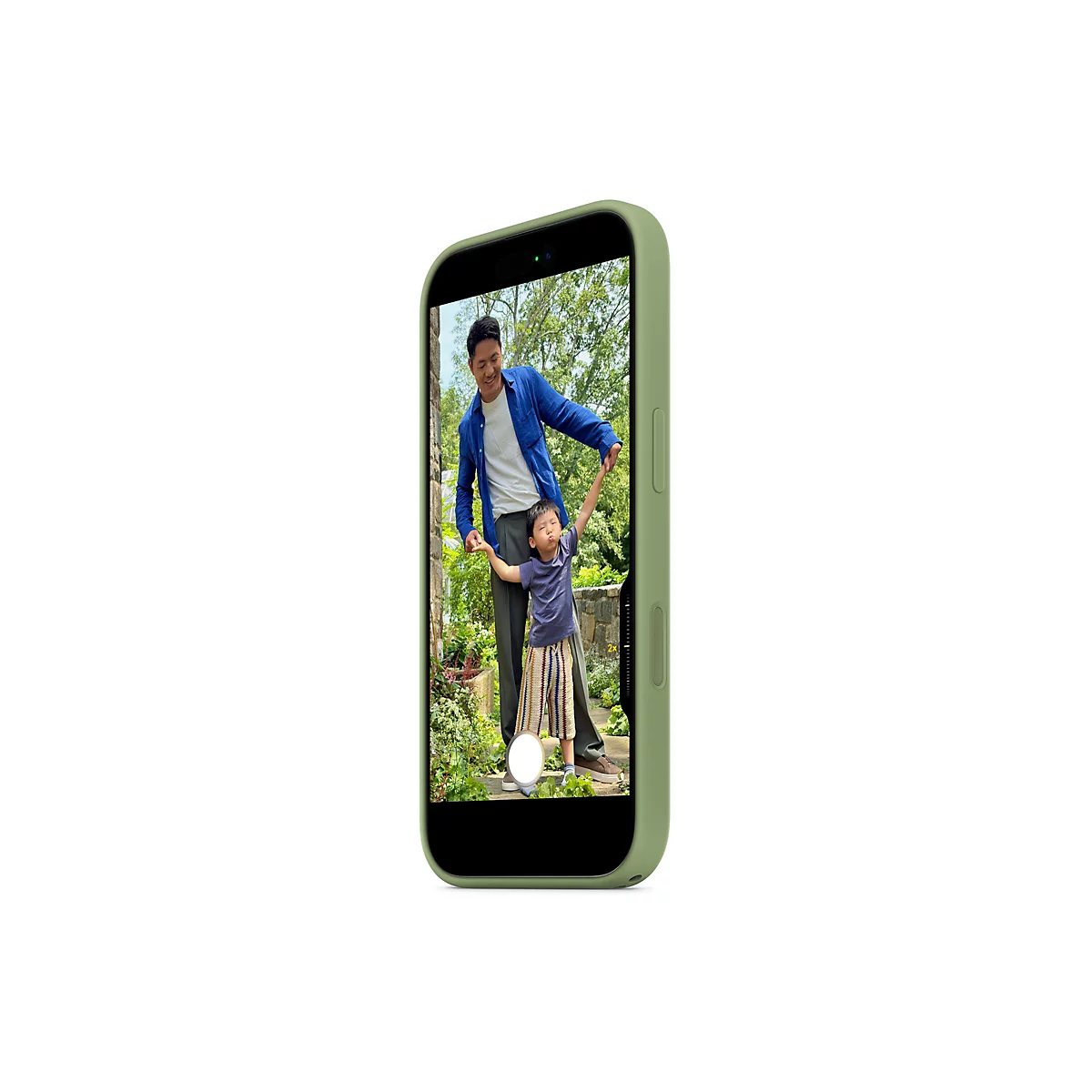 Ein hellgrünes Smartphone zeigt auf dem Display einen Vater, der mit seinem Kind im Garten spielt.