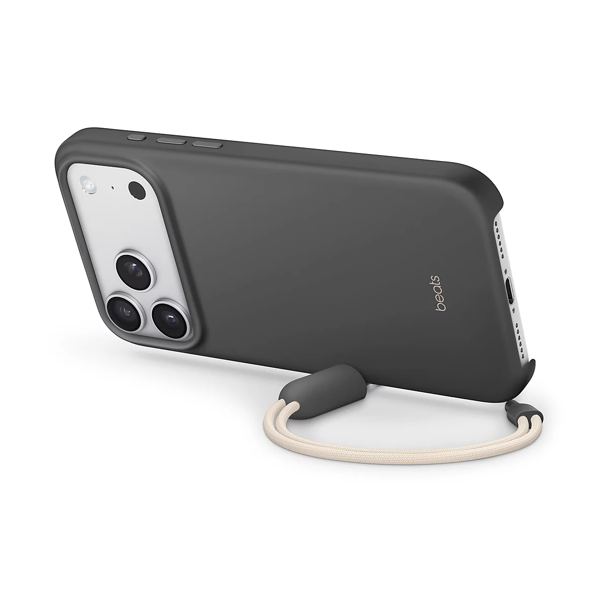 Ein schwarzes Smartphone mit einer Schutzhülle und einem weißen Band. Das Telefon ist leicht geneigt, die Kameraobjektive sind sichtbar.