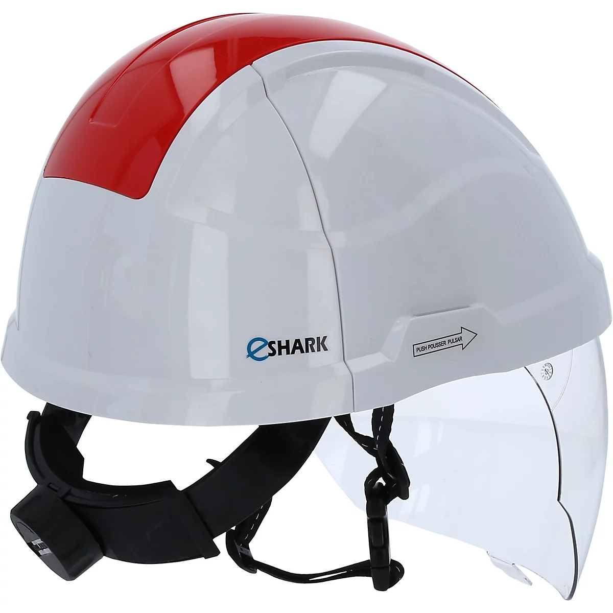 Weißer Schutzhelm mit roter Oberseite und klarem Visier. Es ist ein Kinnriemen befestigt.
