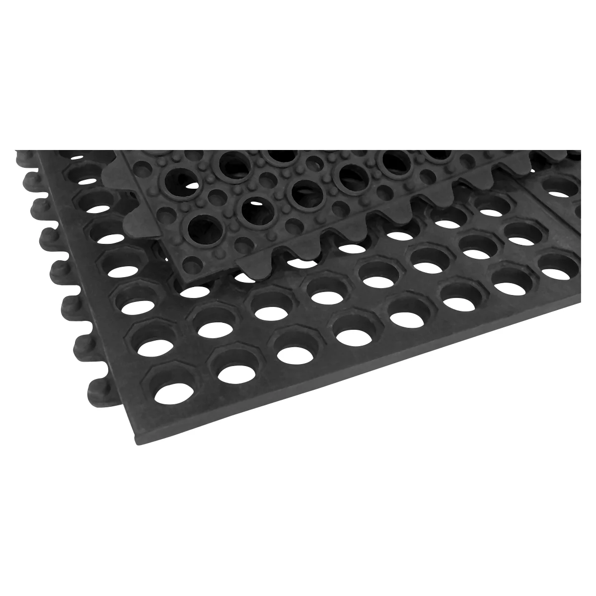 Schwarze, gelochte Gummimatte, mehrere Matten überlappend angeordnet. Die Matten haben runde Löcher und verzahnte Kanten.