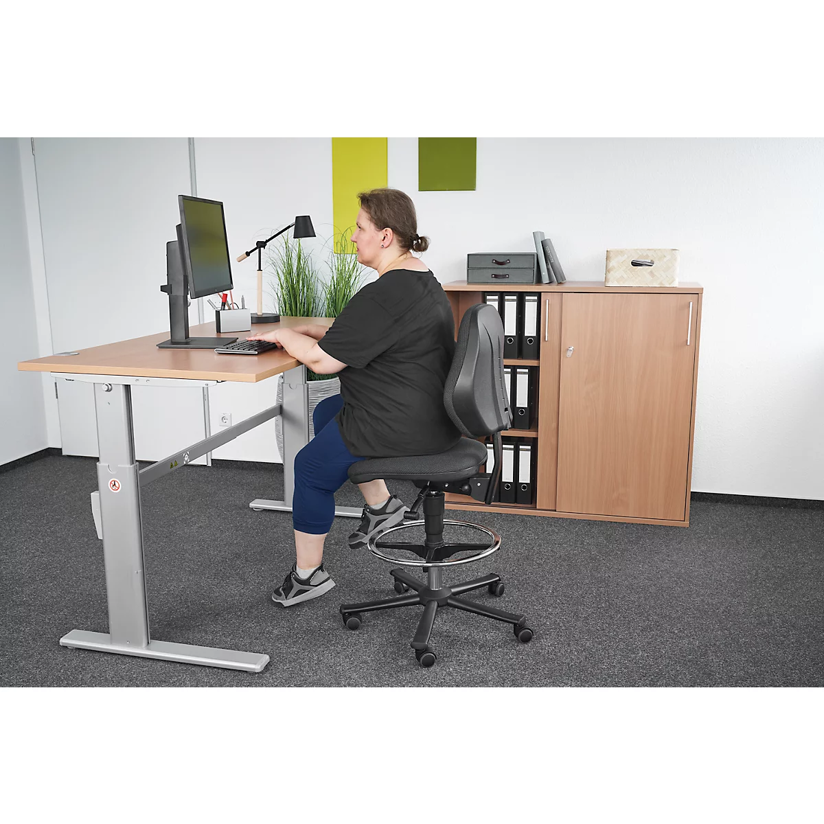 Arbeitsstuhl COUNTER Basic, Sitz-Stopp-Rollen, anthrazit