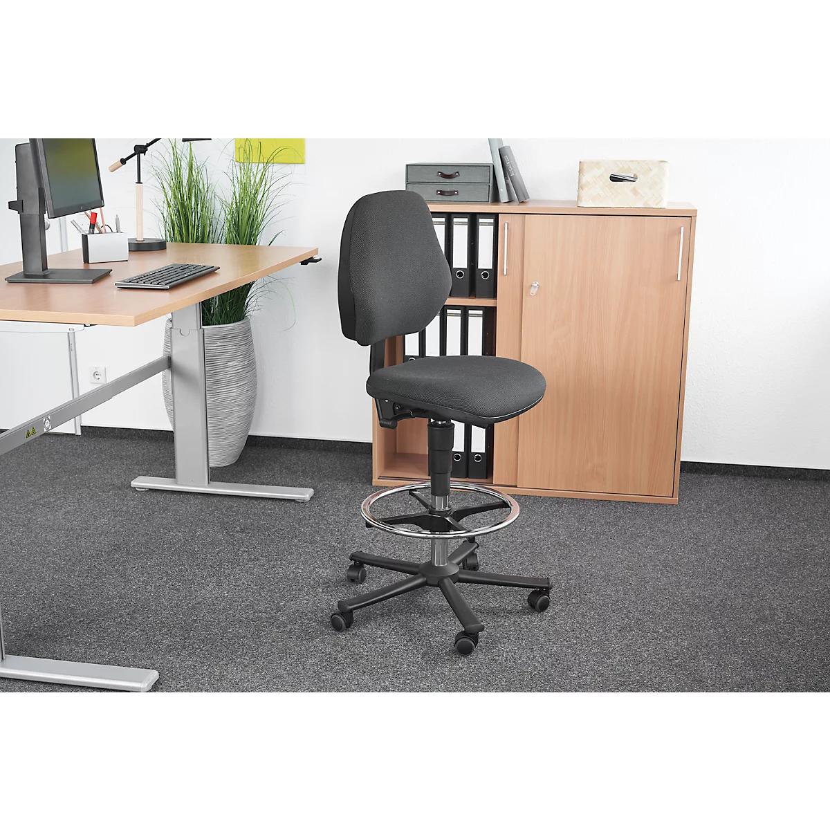 Arbeitsstuhl COUNTER Basic, Sitz-Stopp-Rollen, anthrazit
