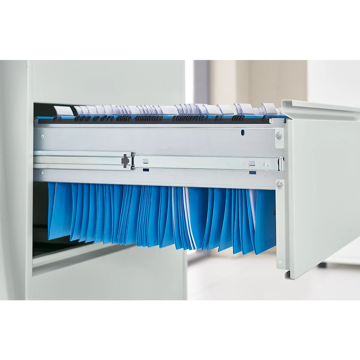 Archivador colgante Schäfer Shop Select An 780 x P 580 x Al 1350 mm, chapa de acero, gris claro, 4 cajones, doble vía + 50 carpetas colgantes A4, azul