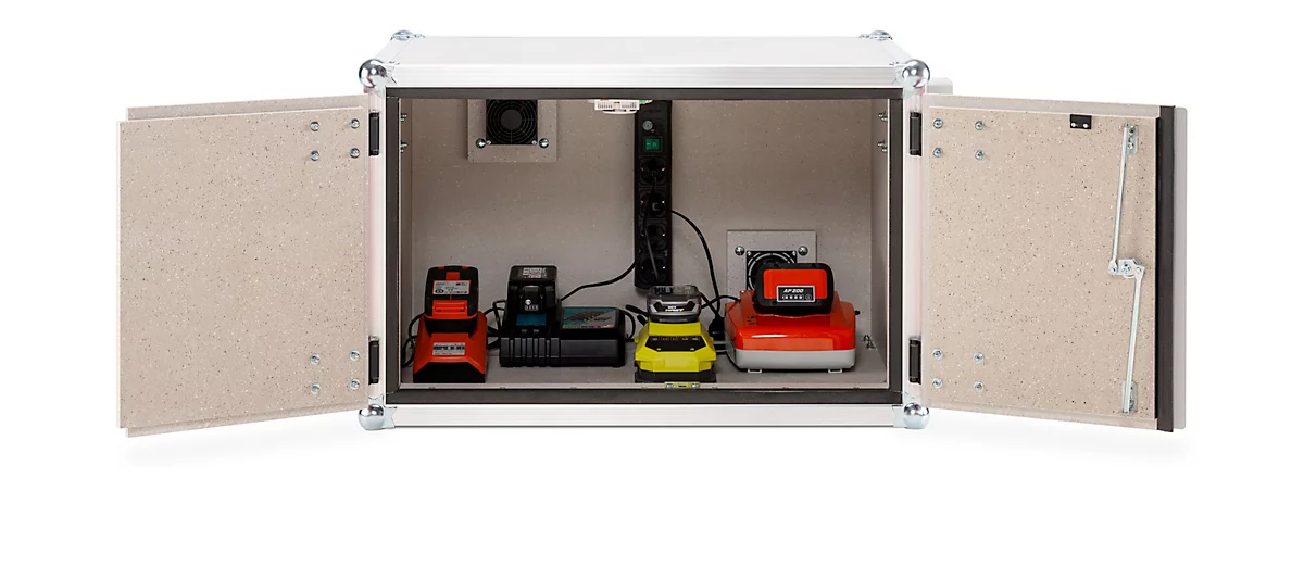 Armario de carga de baterías CEMO Premium Plus, resistencia al fuego F60, enchufe cuádruple 3500 W, acceso remoto, detector de humo, ventilación, cerradura, ancho 890 x fondo 660 x alto 520 mm