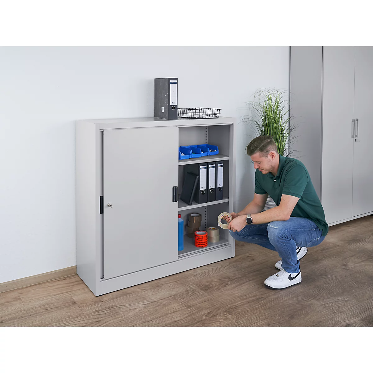 Armario de puertas correderas Schäfer Shop Select, con 3 estantes, H 1150 x A 1200 x P 400 mm, acero, gris claro