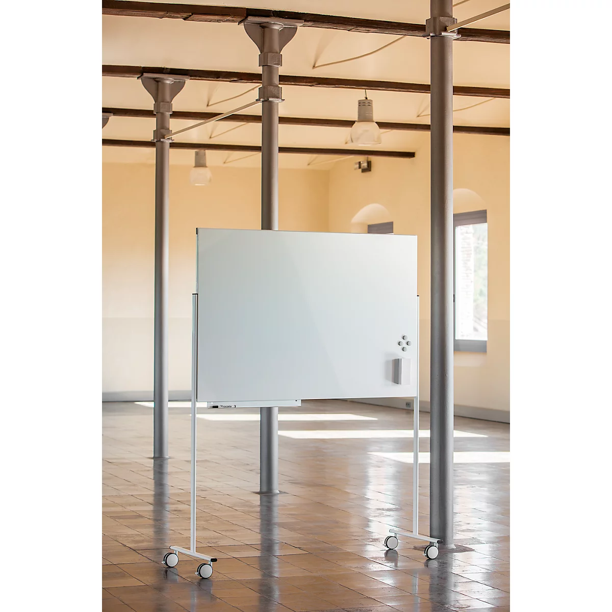Armature pour système de whiteboard Skin, pour whiteboards de dimensions 1000 x 1500 mm, avec roulettes