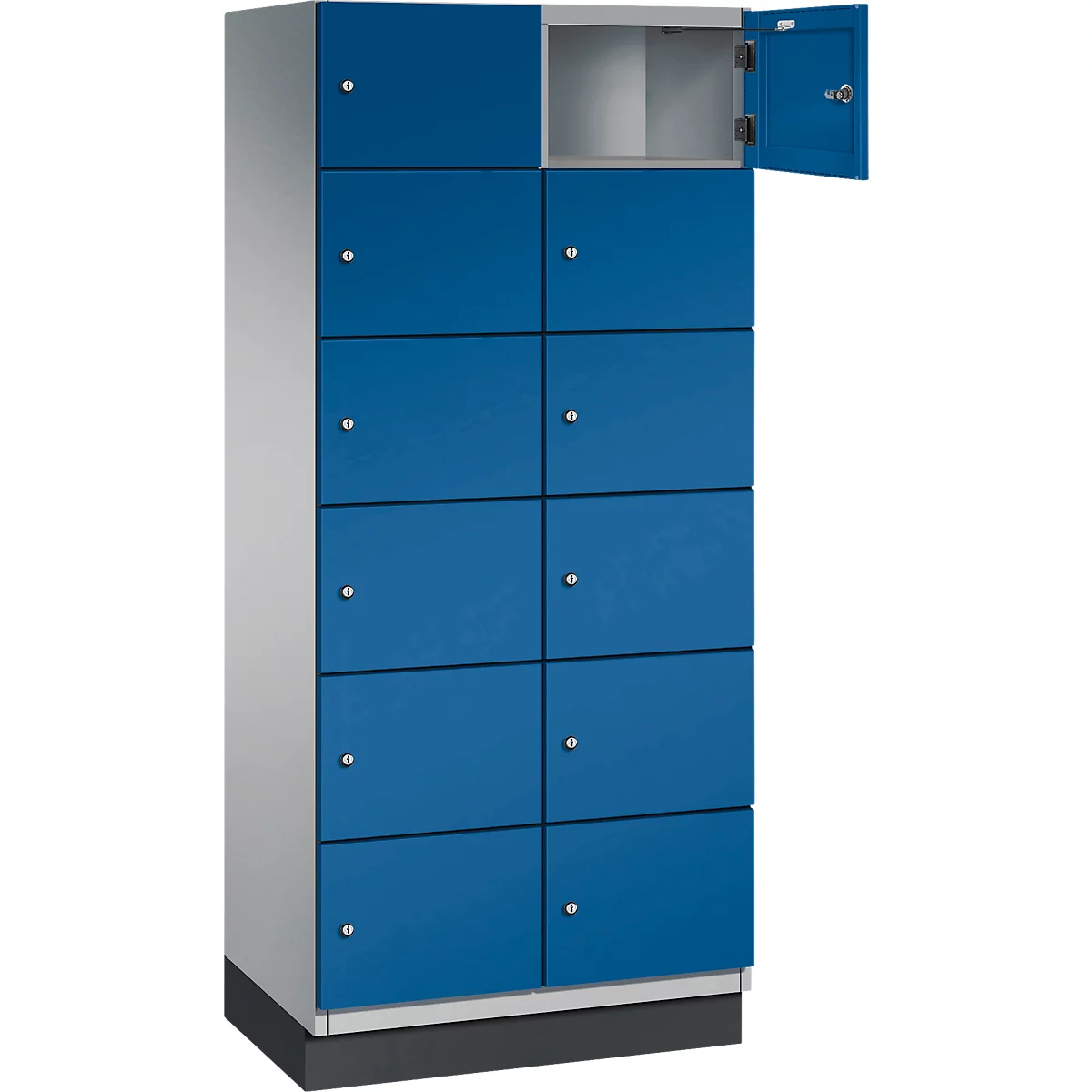 Casier bleu avec un compartiment ouvert. Poignées argentées et corps gris. Le compartiment ouvert montre l'intérieur.