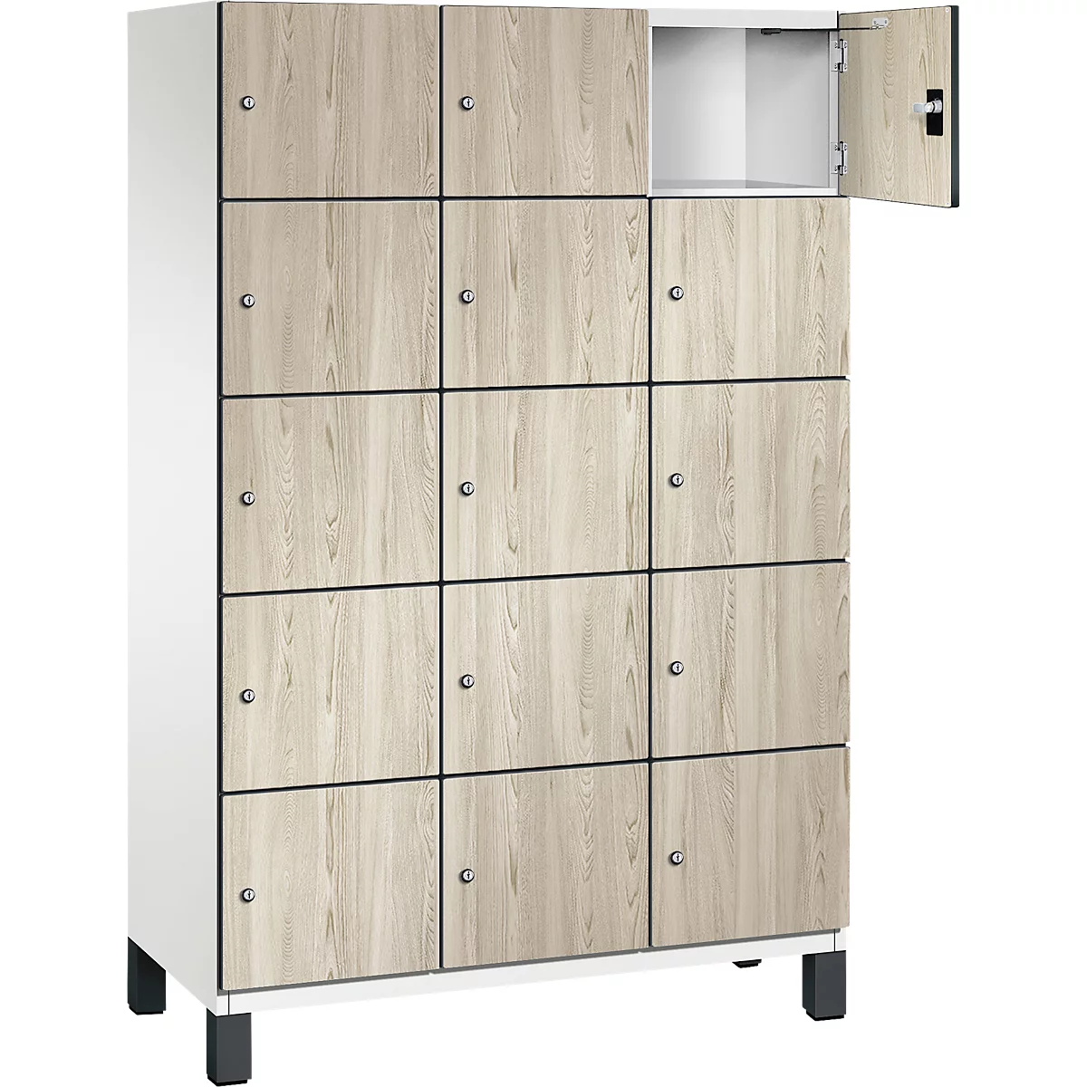 Armoire aspect bois. Une porte est ouverte.