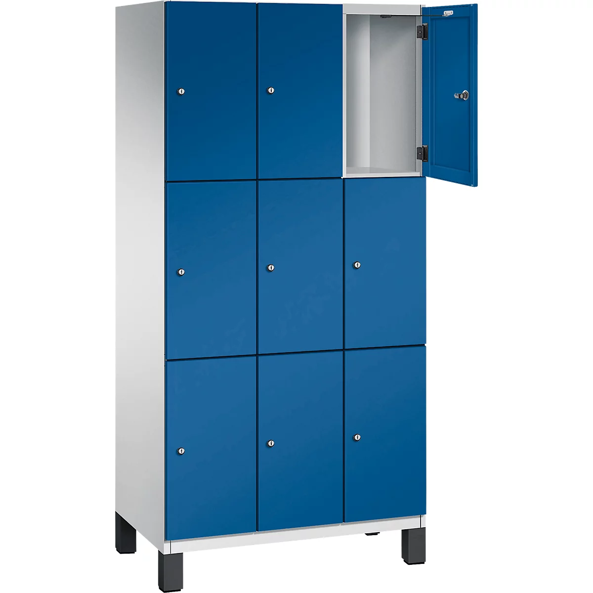 Casier bleu à neuf portes, dont une ouverte. Le cadre est blanc, les pieds noirs.