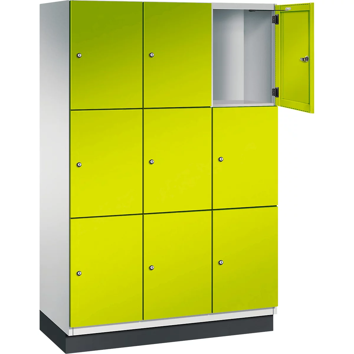 Armoire avec portes vert citron, une porte ouverte. Divisée en plusieurs compartiments, poignées métalliques.