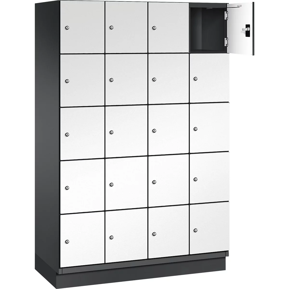 Un casier blanc avec 20 portes, dont une est ouverte.