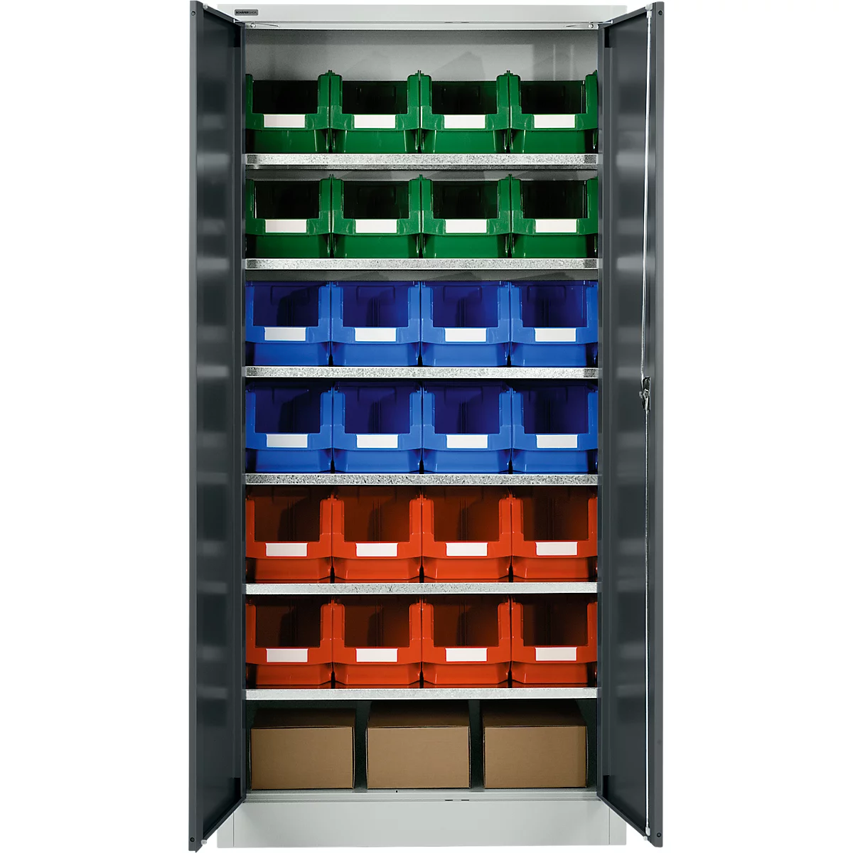 Armoire grise ouverte avec des conteneurs colorés : vert, bleu, orange. Boîtes marron en bas.