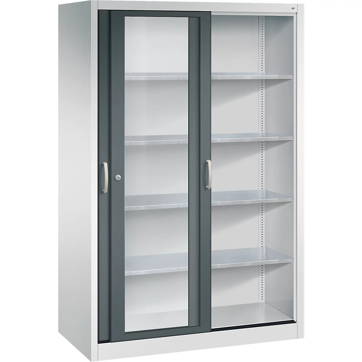 Armoire métallique claire avec portes coulissantes, façade en verre et étagères sur fond neutre.
