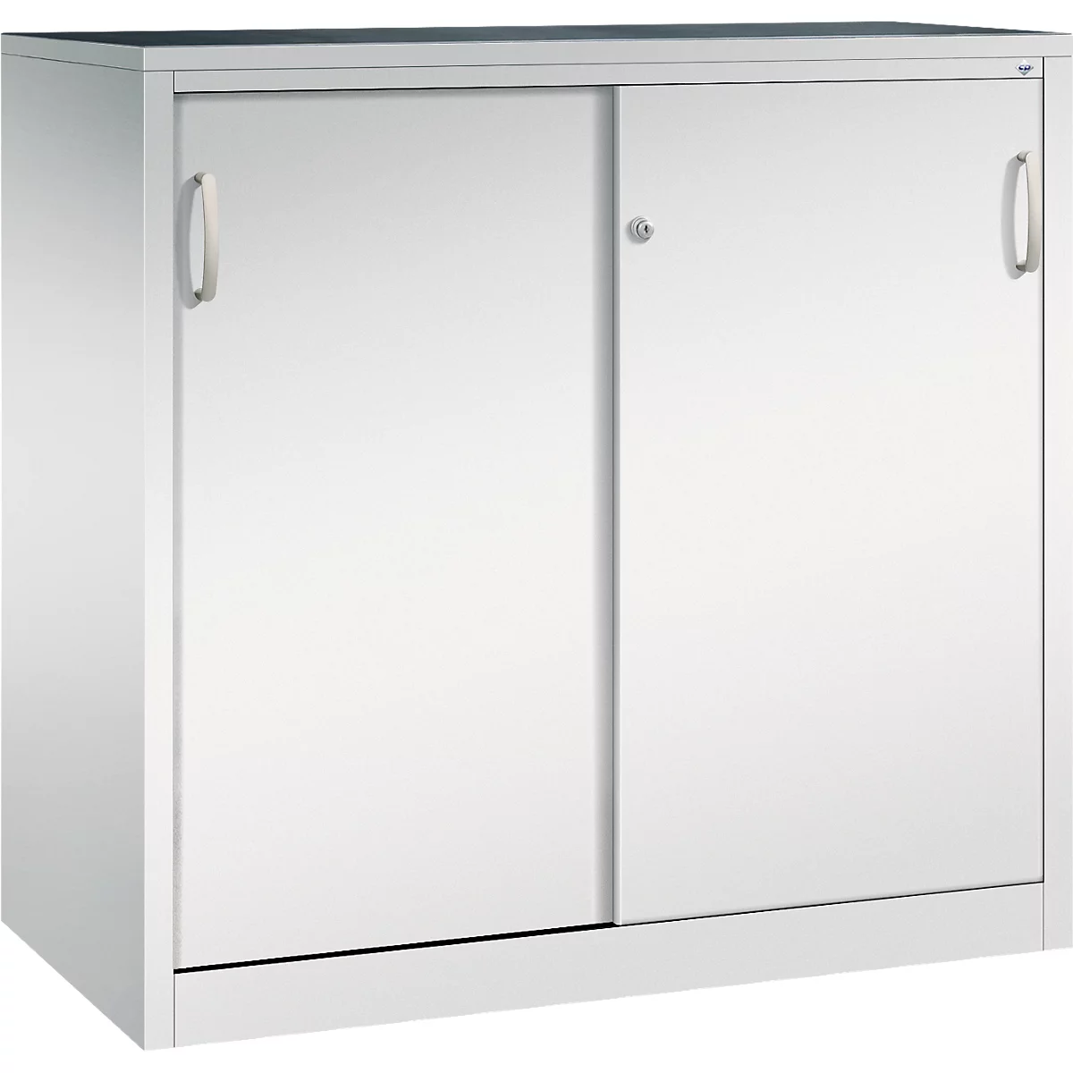 Armoire en acier gris clair avec deux portes coulissantes et poignées argentées sur fond neutre.