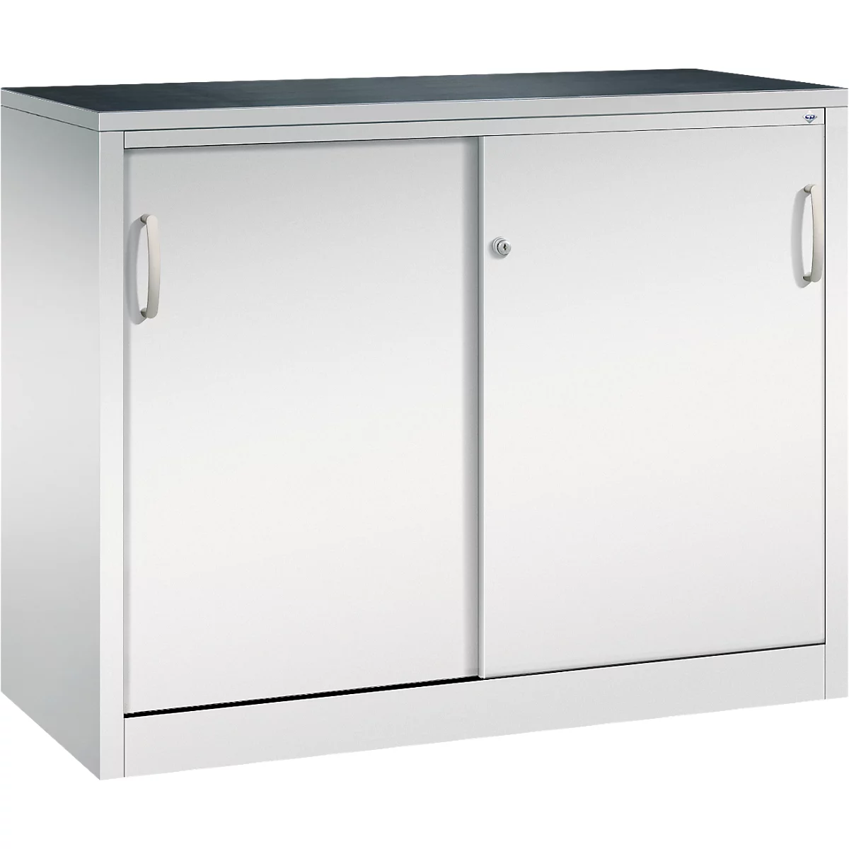 Une armoire métallique blanche à deux portes coulissantes et poignées argentées sur fond neutre.