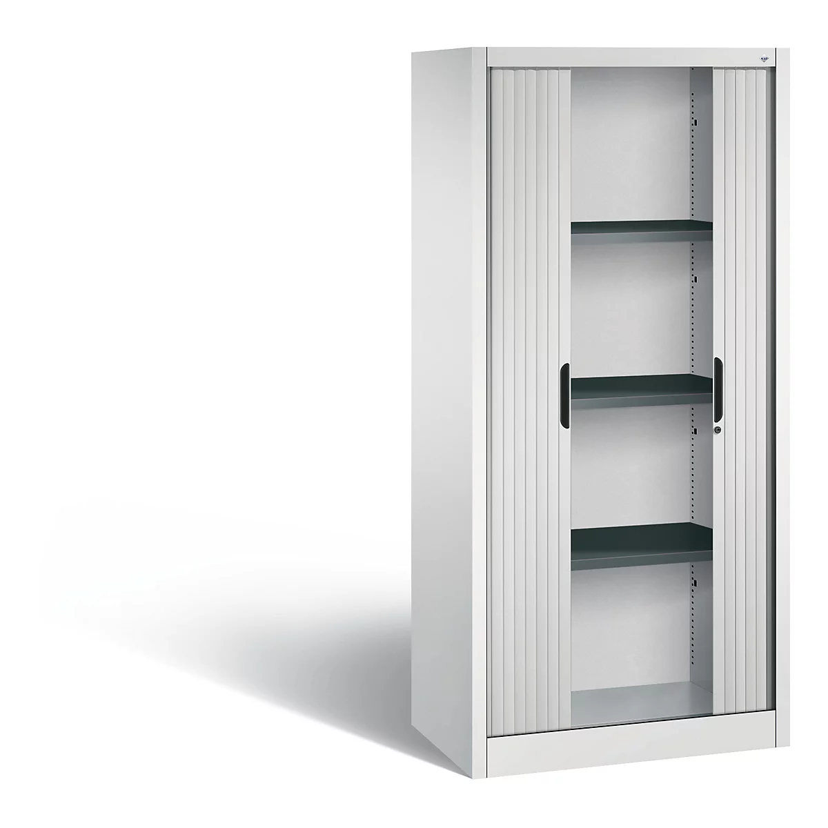 Armoire blanche à rideaux, trois étagères, poignées noires. Ombre sur fond blanc.