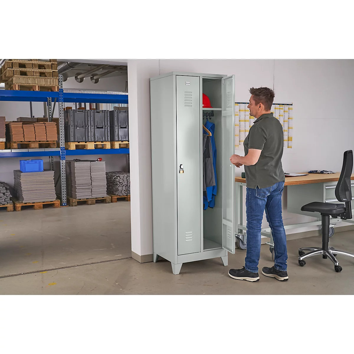 Armoire à vêtements, 2 portes, L 600 x H 1800 mm, pieds inclus, serrure à loquet rotatif, gris clair