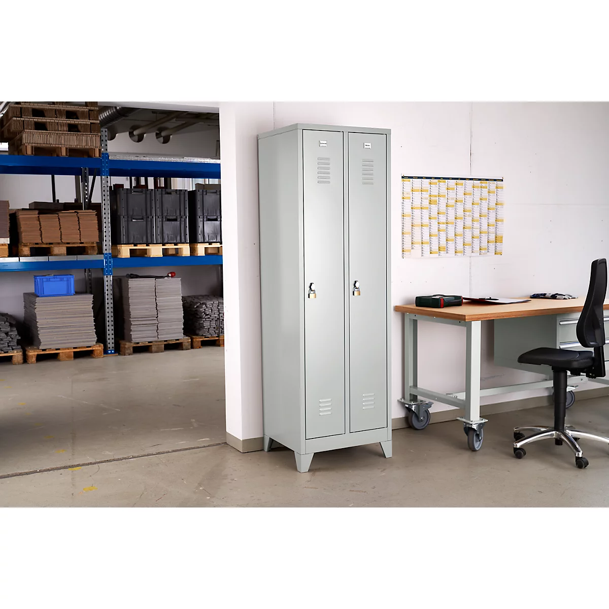 Armoire à vêtements, 2 portes, L 600 x H 1800 mm, pieds inclus, serrure à loquet rotatif, gris clair