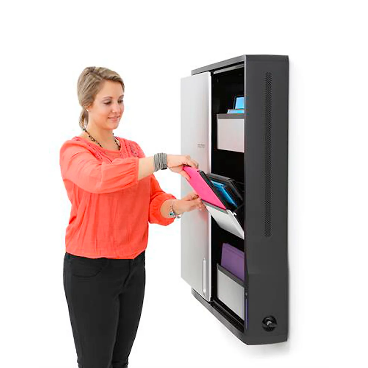Armoire de charge murale Zip12 ergotron®, jusqu'à 12 tablettes, ordinateurs portables et Chromebooks jusqu'à 12', 3 compartiments, L 669 x P 115 x H 905 mm