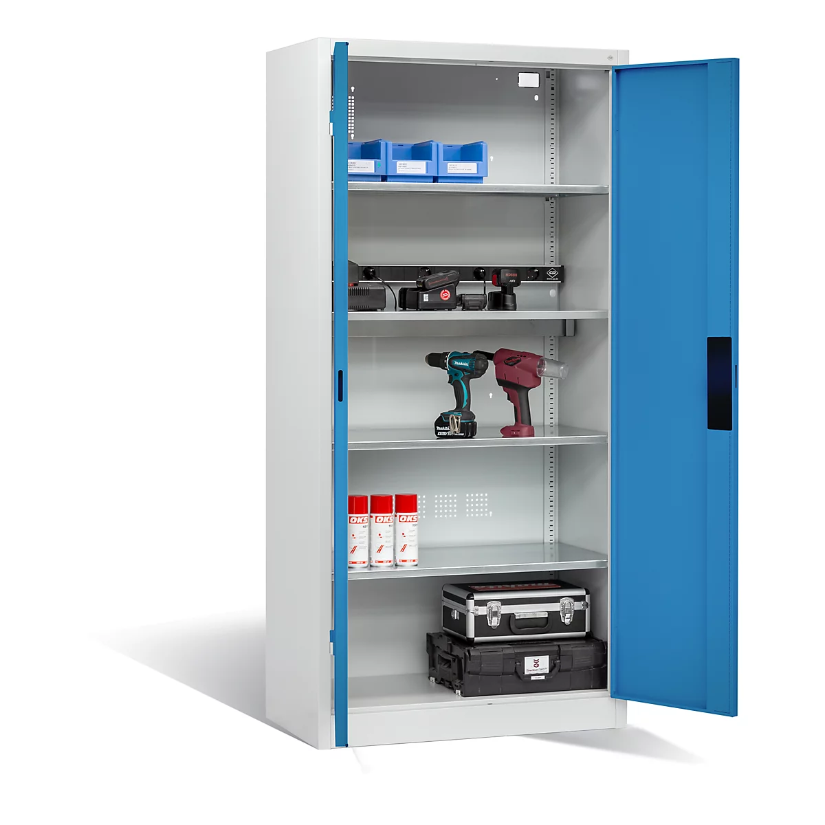 Armoire de charge sur batterie Basic de C+P avec portes en tôle pleine, H 1950 x L 930 x P 500 mm, gris clair/bleu clair
