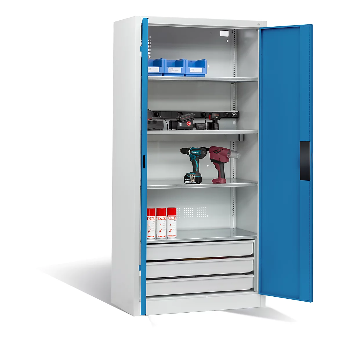 Armoire de charge sur batterie Basic de C+P avec portes en tôle pleine, H 1950 x L 930 x P 500 mm, gris clair/bleu clair