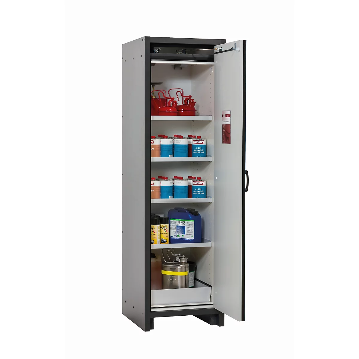 Une armoire grise ouverte avec divers récipients de produits chimiques, une porte ouverte et une poignée noire.