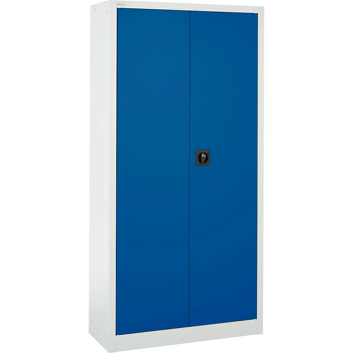 Une grande armoire bleue à deux portes et une poignée noire sur fond blanc.