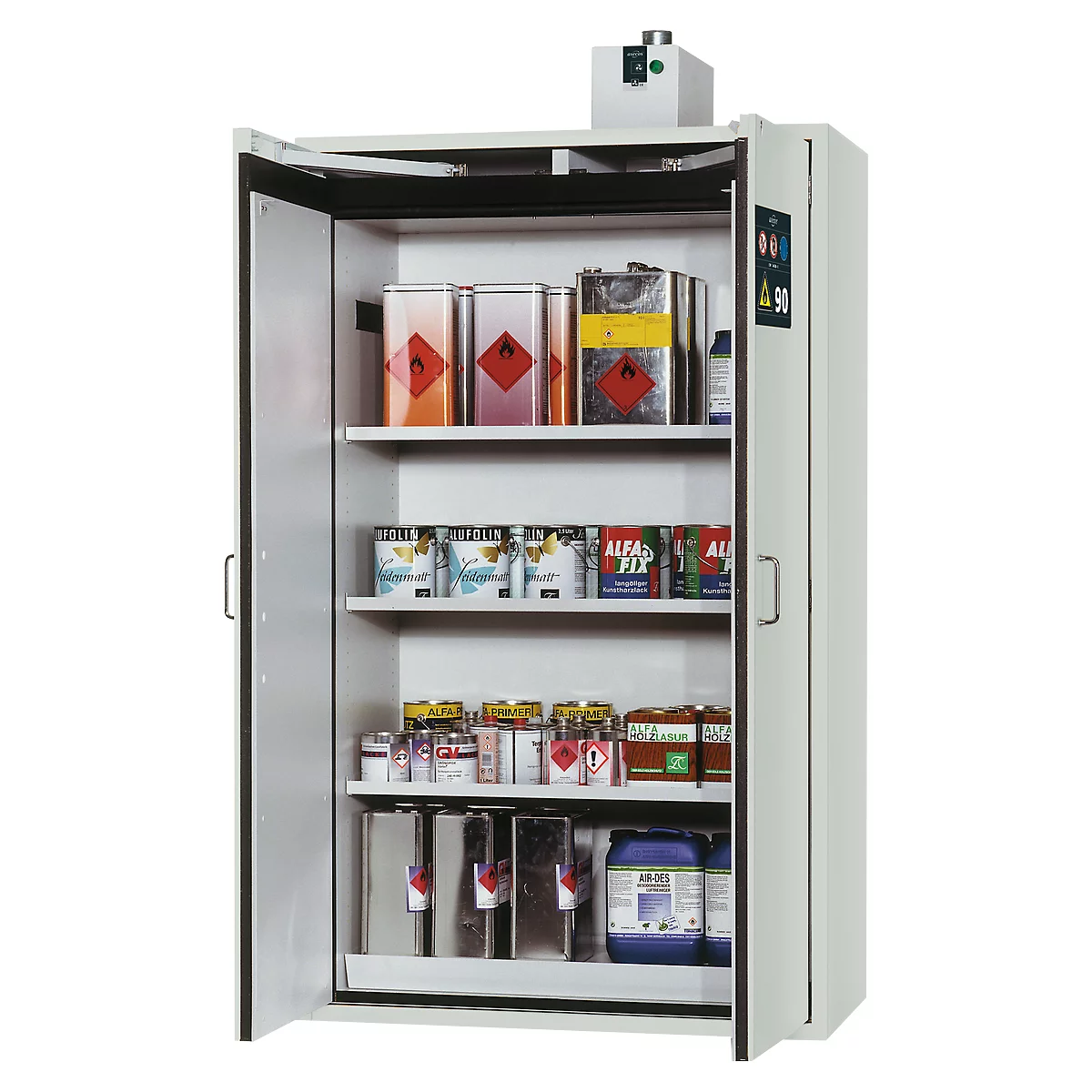 Armoire de sécurité blanche ouverte remplie de produits chimiques. Étagères intérieures avec bidons, bouteilles et conteneurs. Panneau de commande en haut.