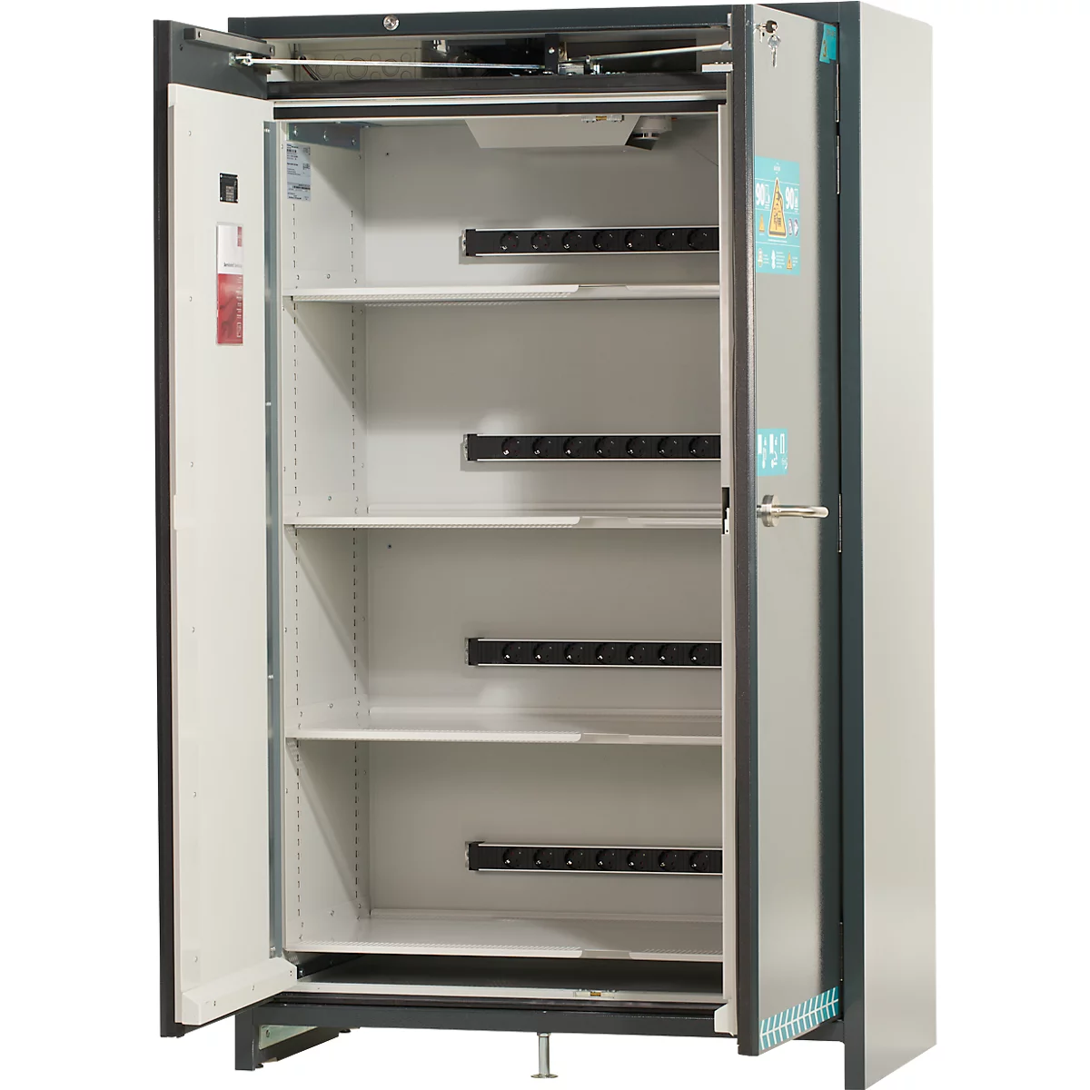 Offener, grauer Schrank mit Fachböden, schwarzen Halterungen und einer geöffneten Tür.