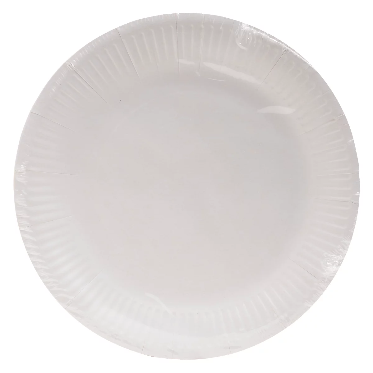 Une assiette en carton ronde et blanche, enveloppée dans du plastique transparent. L'assiette a un bord nervuré.