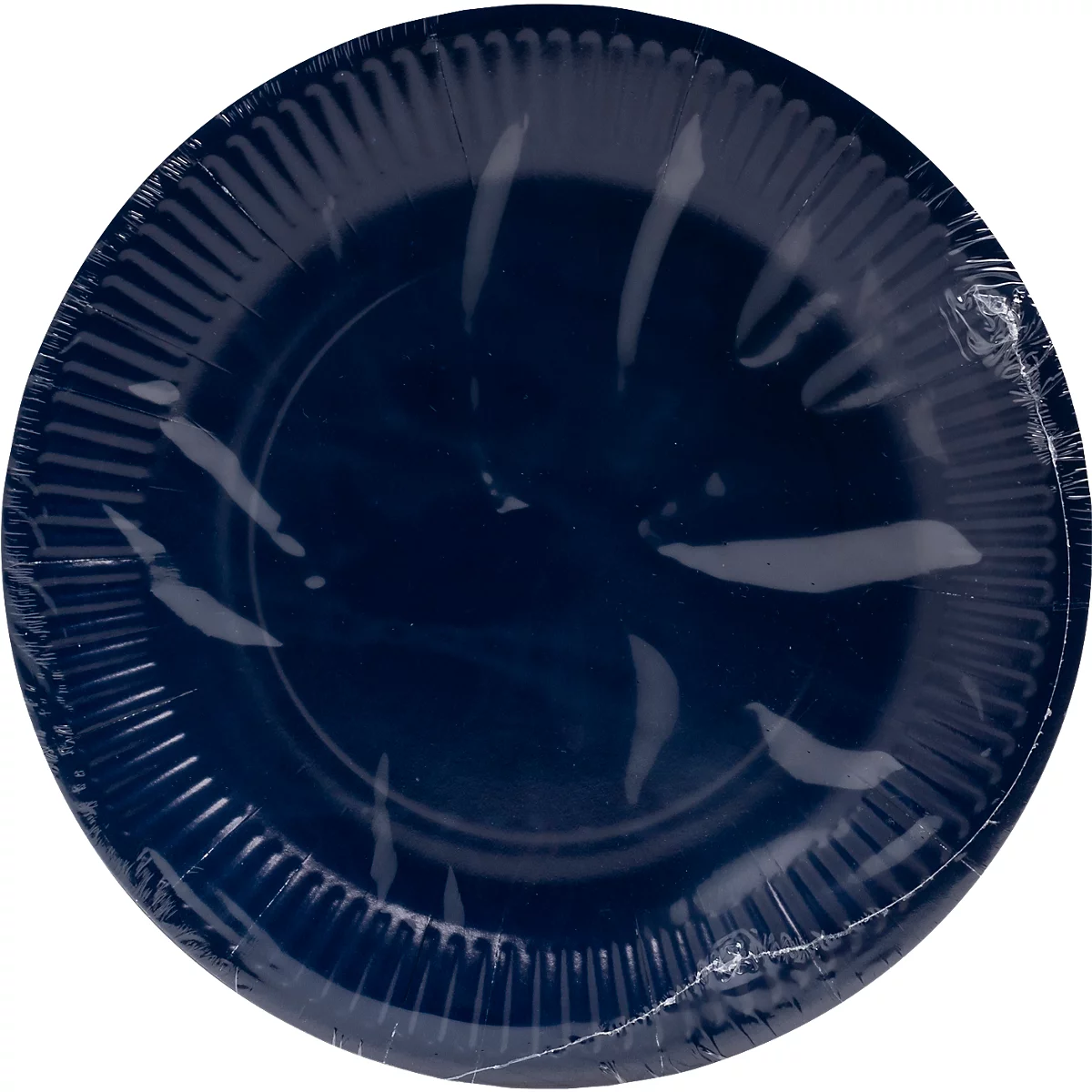 Une assiette en carton bleue enveloppée dans une feuille transparente, vue de dessus.