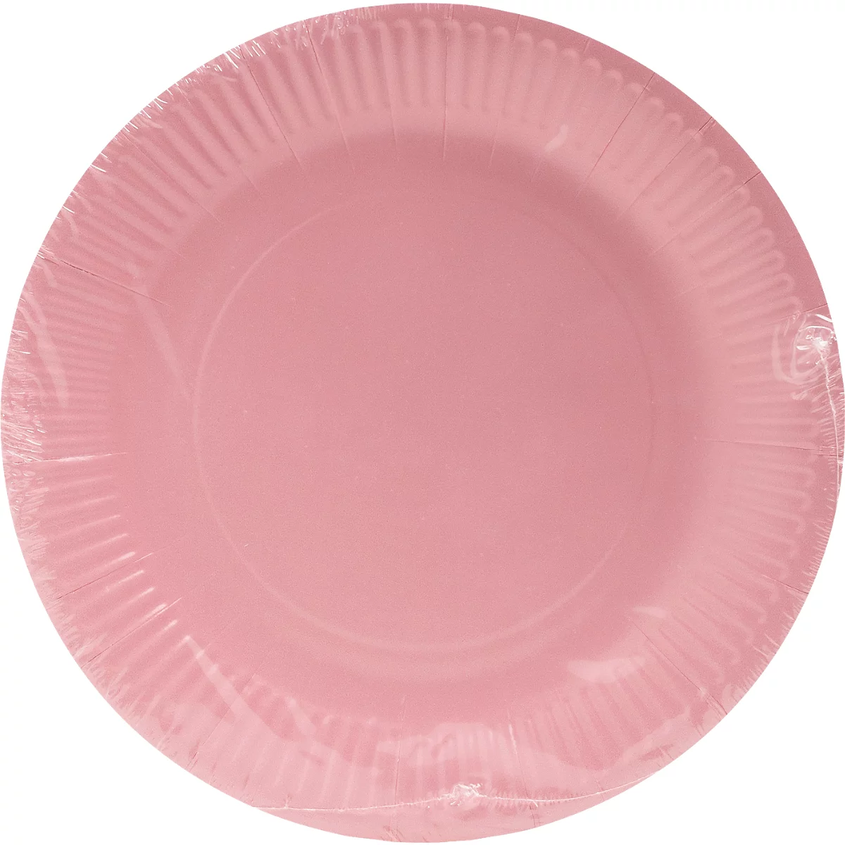 Assiette en carton rose clair, enveloppée dans du plastique. Le bord est ondulé.