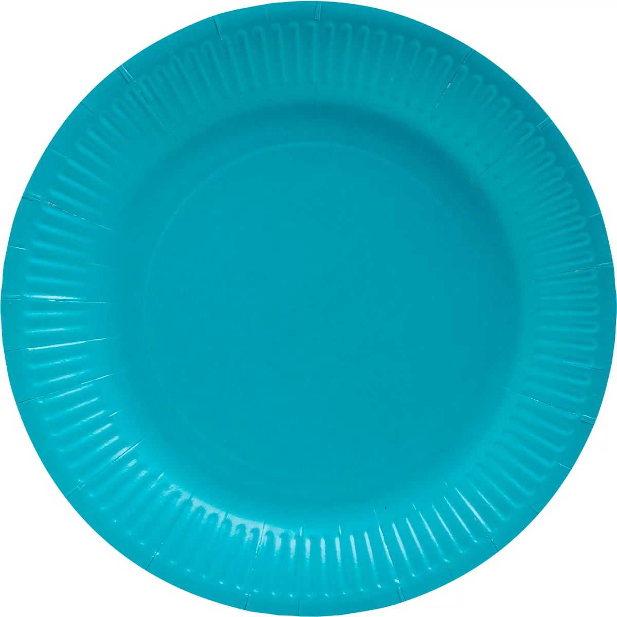 Assiette en papier turquoise avec un bord extérieur nervuré. Les assiettes sont rondes et reposent sur un fond blanc.