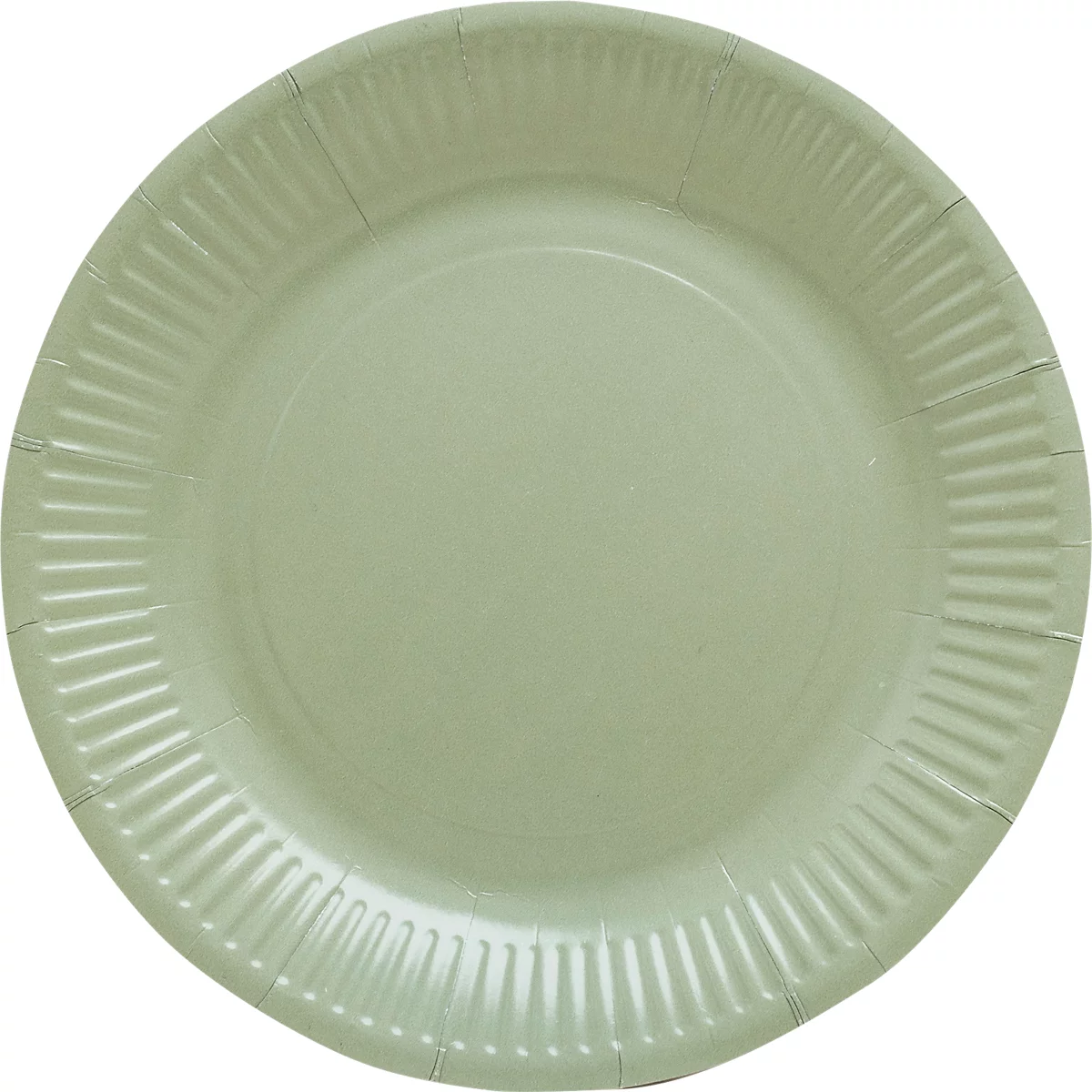 Assiette en carton vert clair avec une bordure cannelée.