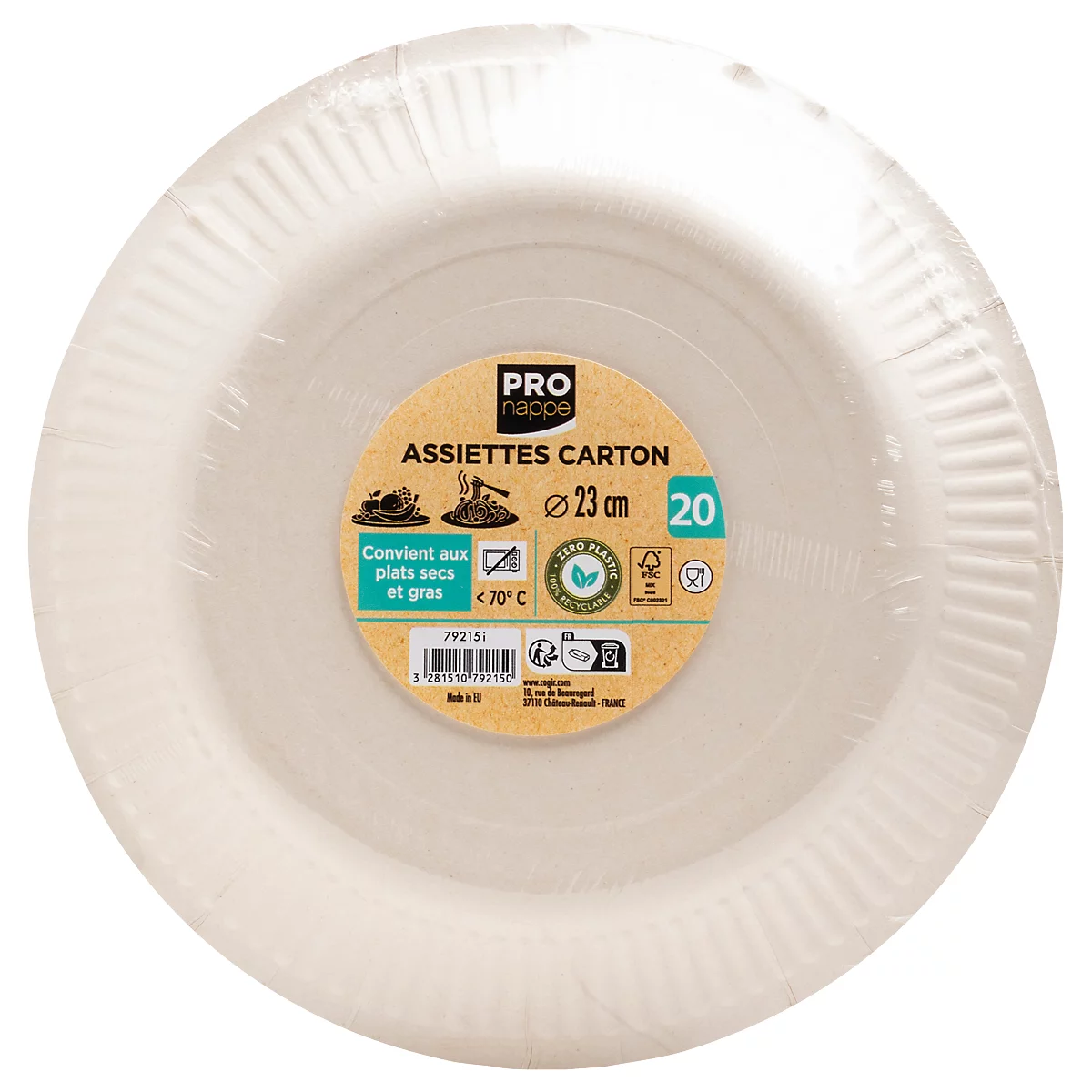 Un paquet d'assiettes en carton dans du papier d'aluminium. Il y a un autocollant avec des informations sur le produit sur l'assiette.