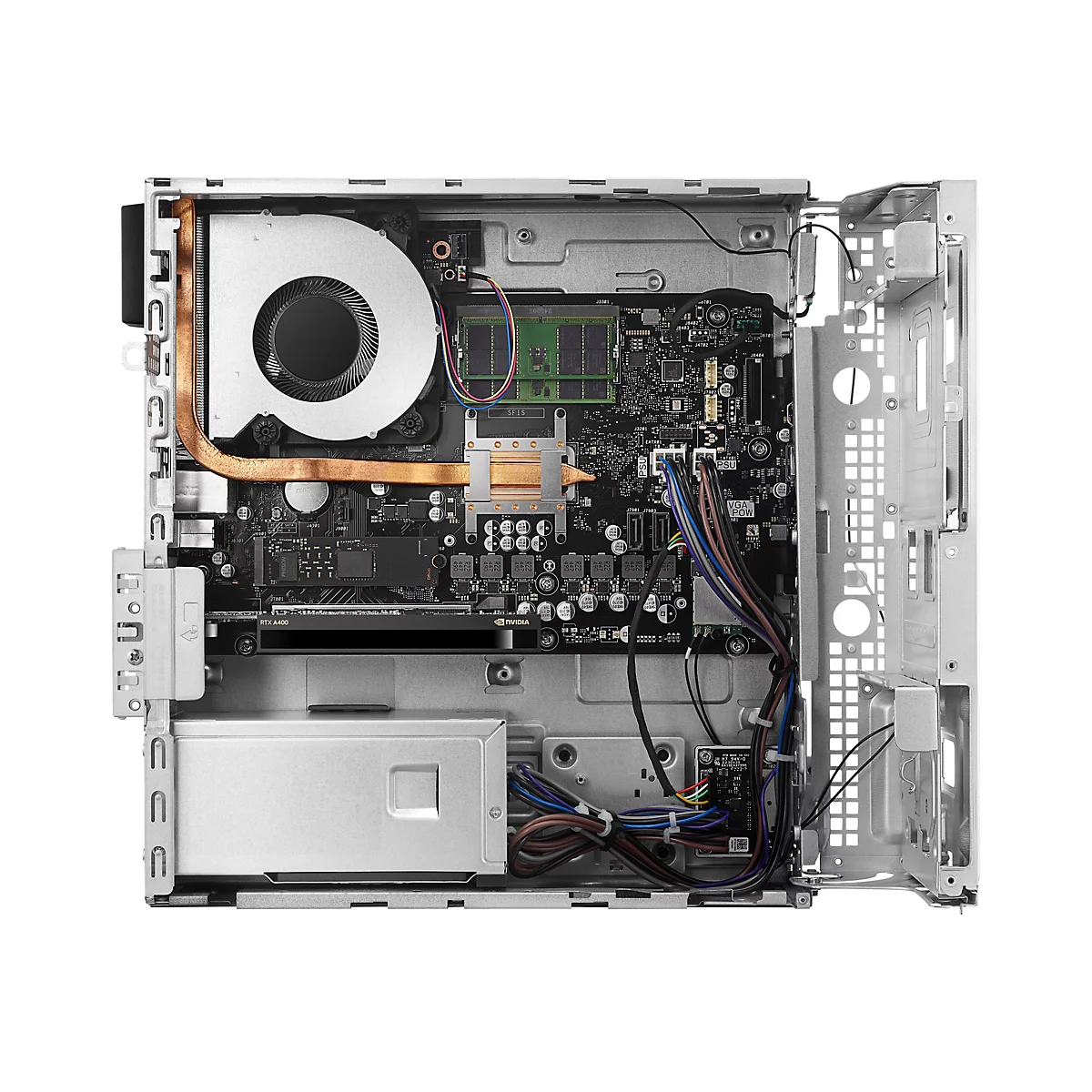 Innenansicht eines kompakten Computers mit NVIDIA RTX A400 Grafikkarte, Lüfter und Platine.