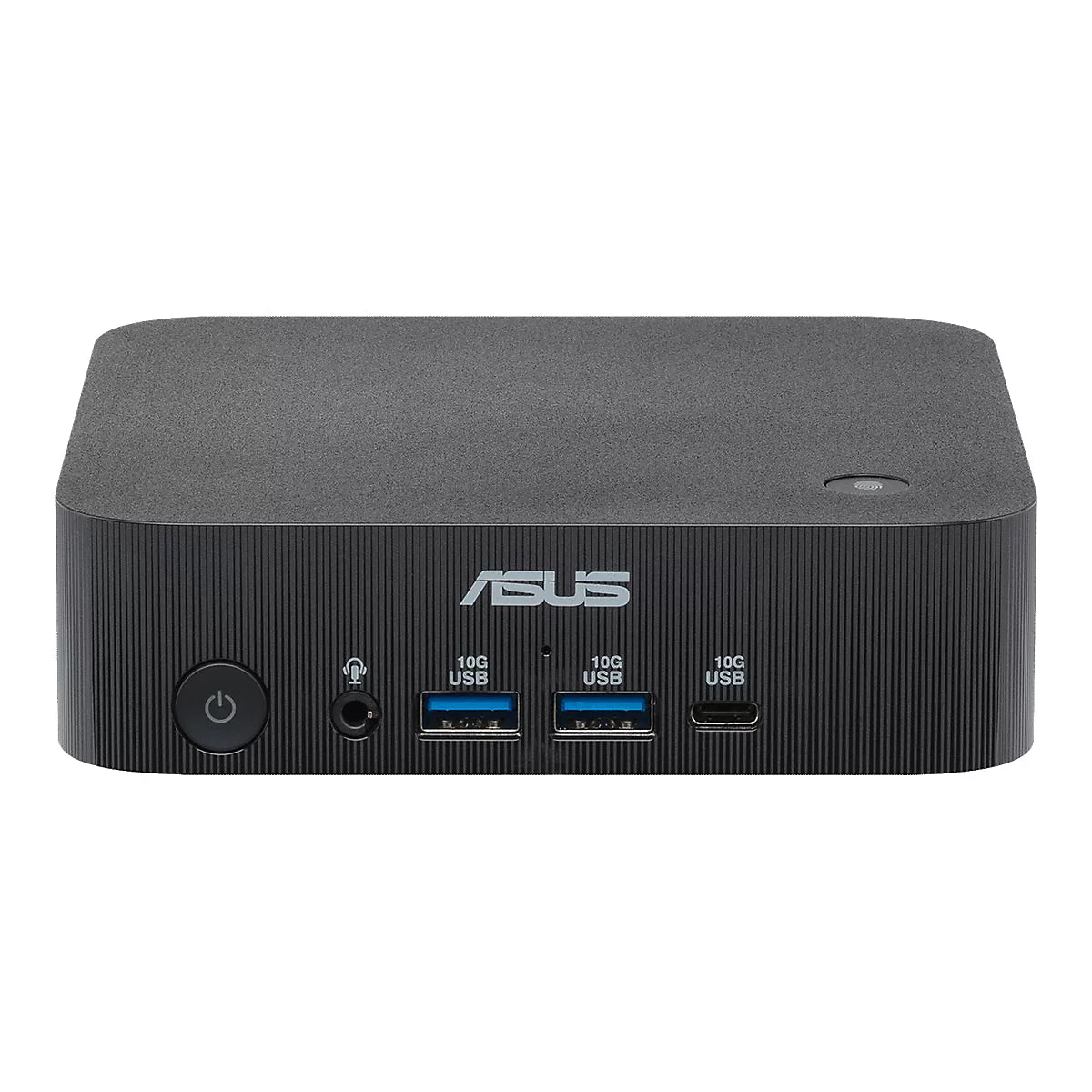 Schwarze Asus Mini-PC-Vorderseite mit Power-Button, Audio-Anschluss, zwei USB-A- und einem USB-C-Port.