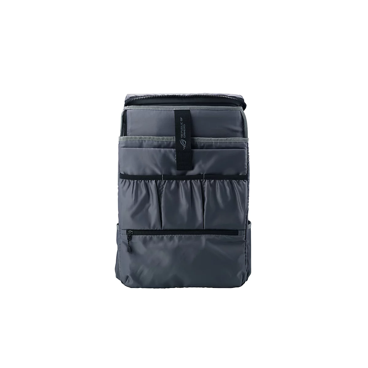 Grauer Rucksack mit schwarzem Reißverschluss, auf dem ein Logo steht. Der Rucksack hat mehrere Taschen und Riemen.
