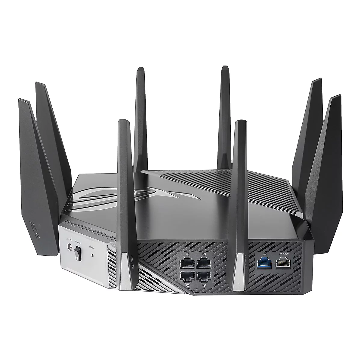Schwarzer Router mit sechs Antennen, seitlich aufgestellt. Anschlüsse und ASUS-Logo sind zu sehen.