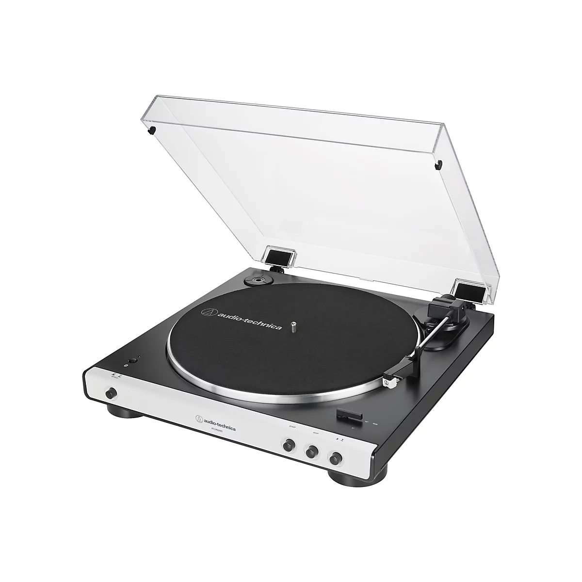 Ein schwarzer Plattenspieler mit geöffnetem, durchsichtigem Deckel, der auf einer weißen Oberfläche steht. Auf dem Teller steht "audio-technica".