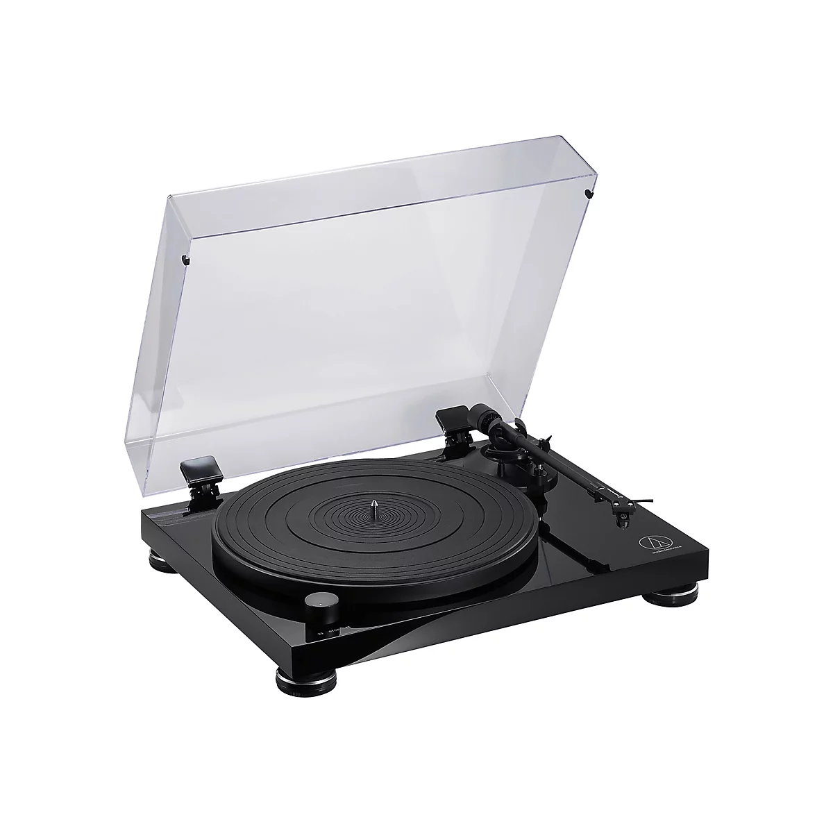 Schwarzer Audio-Technica Plattenspieler mit geöffneter transparenter Abdeckhaube auf weißem Hintergrund.