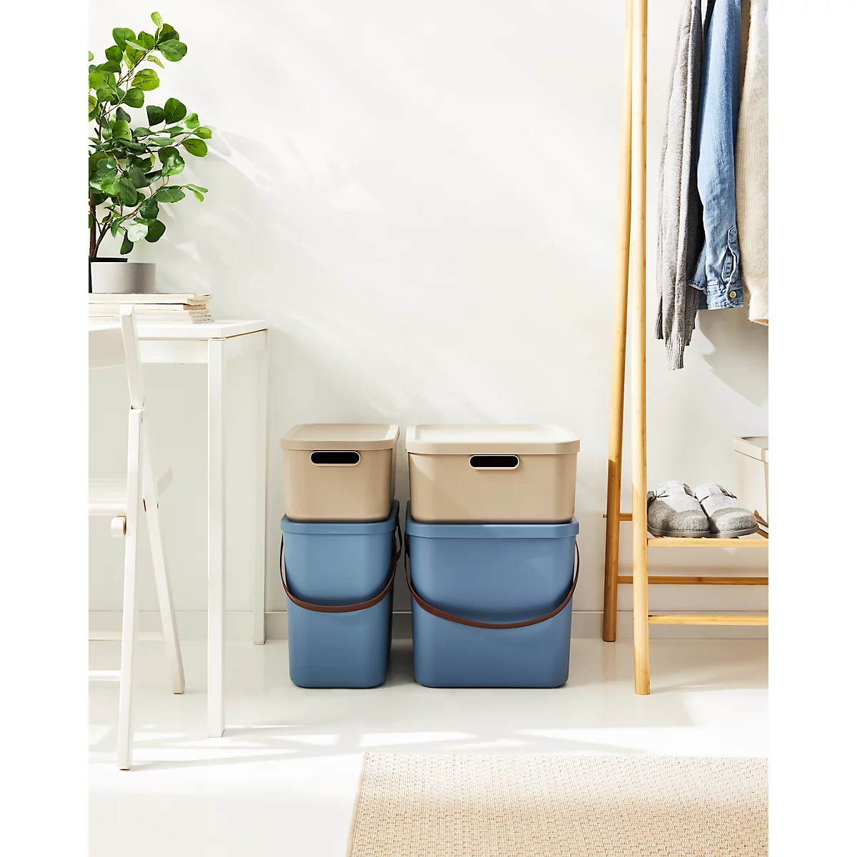 Aufbewahrungsbox ALBULA, mit Deckel, 40 Liter, Bügelgriff, stapelbar, aus recyceltem Kunststoff, B 400 x T 358 x H 340 mm, blau