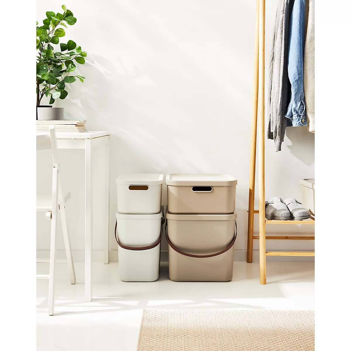 Aufbewahrungsbox ALBULA, mit Deckel, 40 Liter, Bügelgriff, stapelbar, aus recyceltem Kunststoff, B 400 x T 358 x H 340 mm, braun