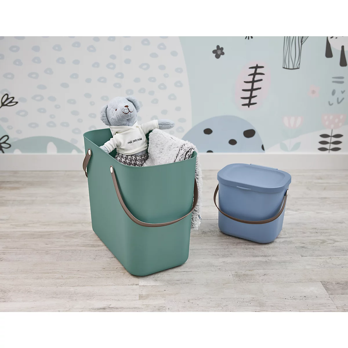 Aufbewahrungsbox ALBULA, mit Deckel, 6 Liter, Bügelgriff, stapelbar, aus recyceltem Kunststoff, B 235 x T 200 x H 208 mm, blau
