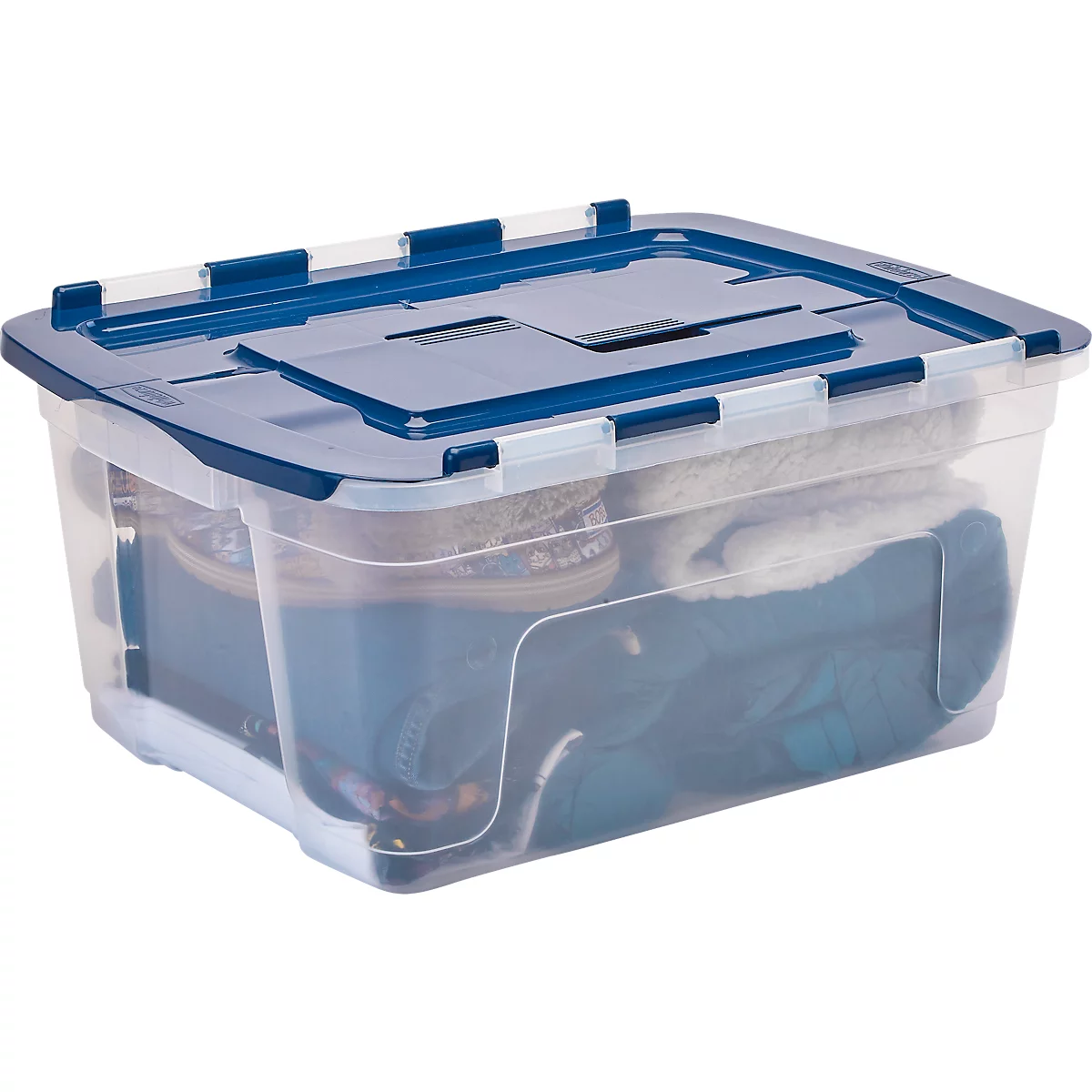 Transparente Kunststoffbox mit blauem Deckel und Kleidung darin.