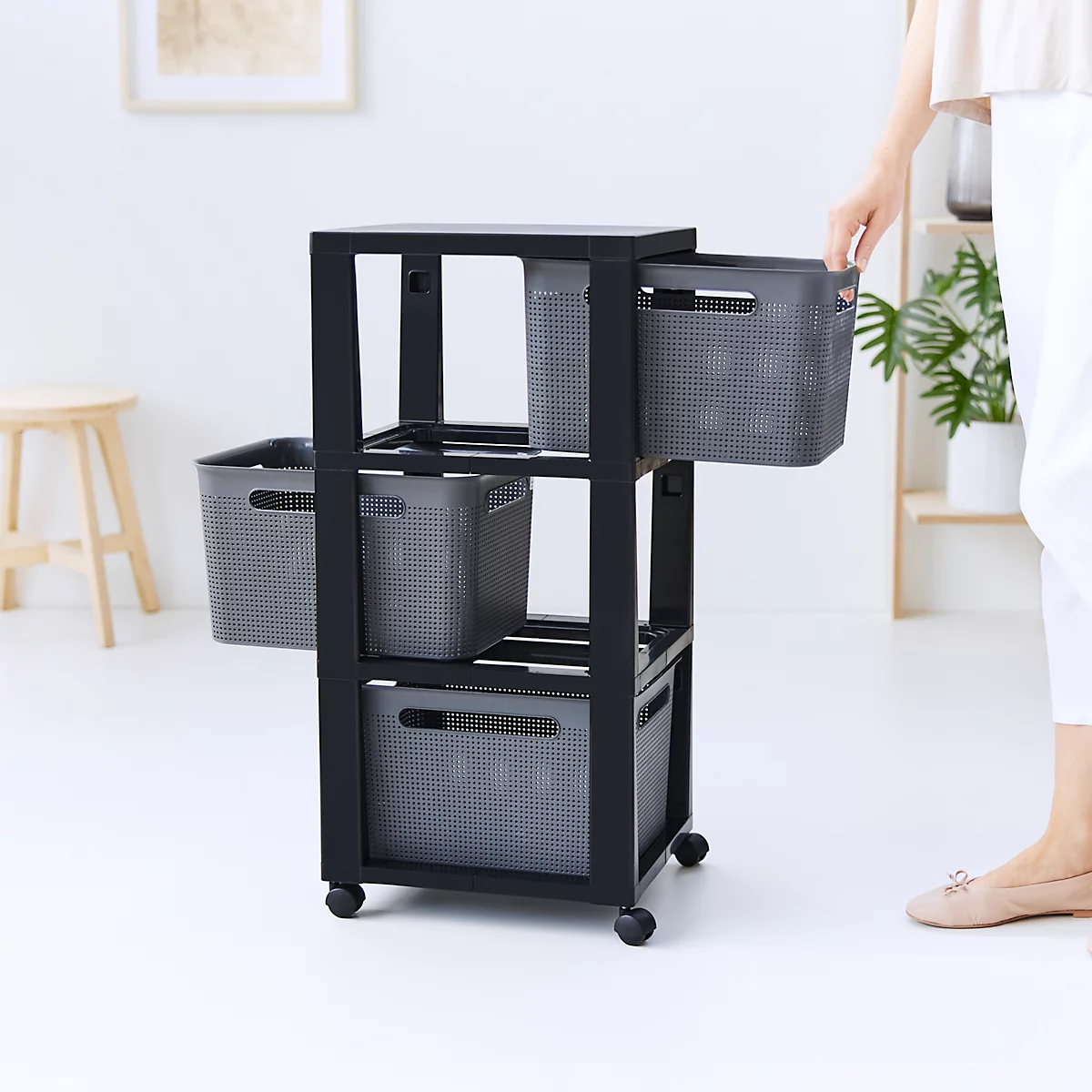 Aufbewahrungsturm BRISEN, mit Rollen, 3 x 16 Liter, bis 30 kg, beidseitig entnehmbare Schubladen, Recyclingkunststoff, BPA-frei, L 300 x B 366 x H 770 mm, anthrazit